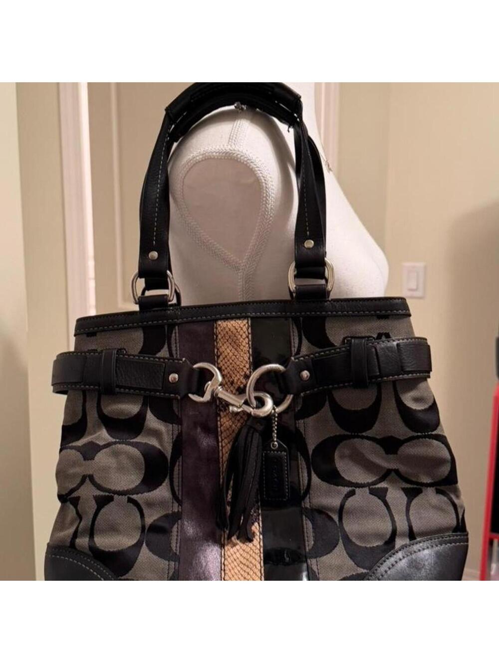 VINTAGE COACH Hampton Signature Python Tote 👜 - Picture 3 of 7